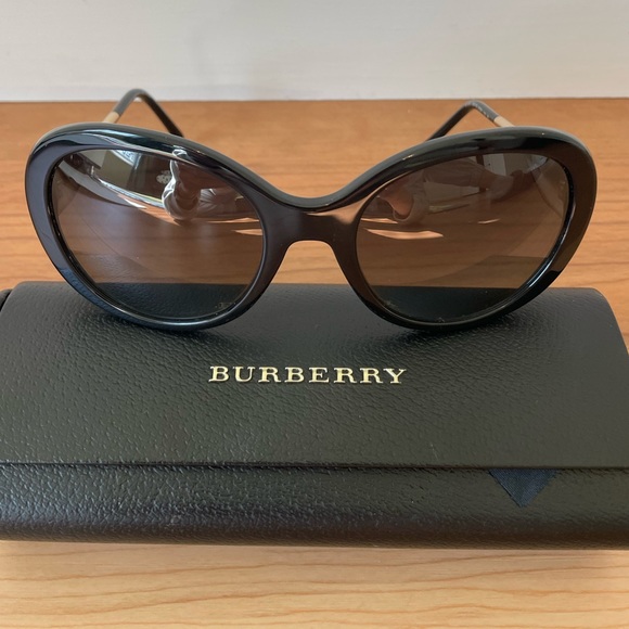 🖤 Authentic Polarized Burberry Sunglasses in pre-loved excellent condition. - Picture 2 of 7
